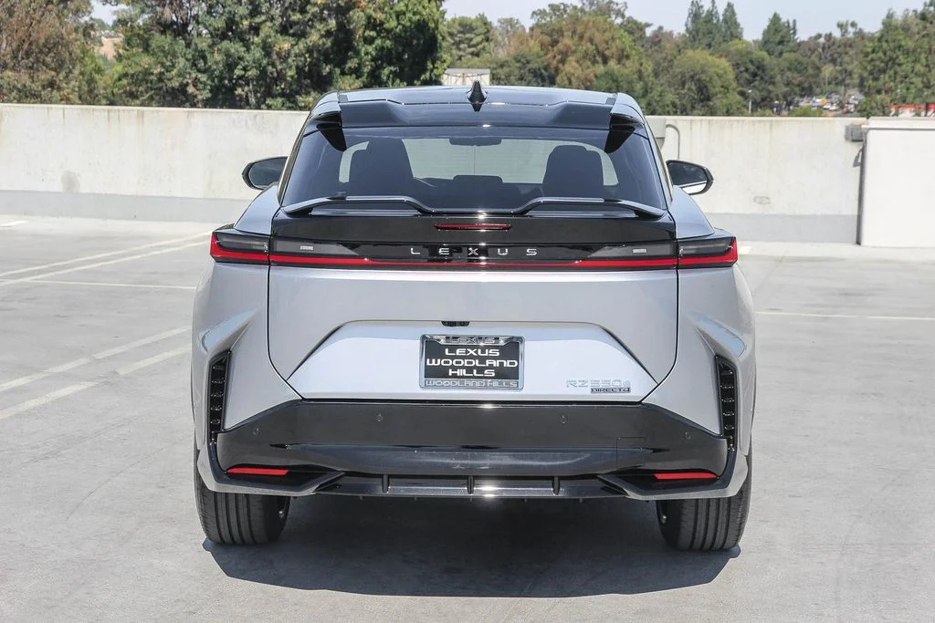 New 2026 Iridium and Black Onyx Lexus  550e F SPORT AWD image 5