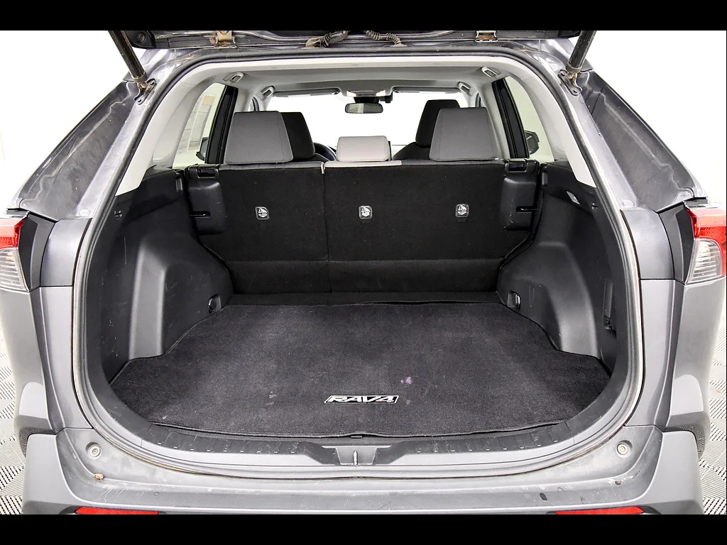 2019 Toyota RAV4 XLE - Photo 7