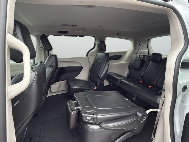 Used 2024 White Chrysler Touring L image 27