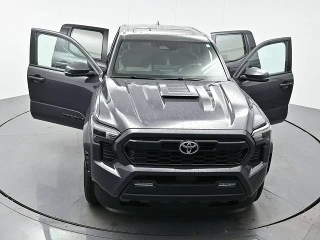 Used 2025 Underground Toyota SR5 image 41