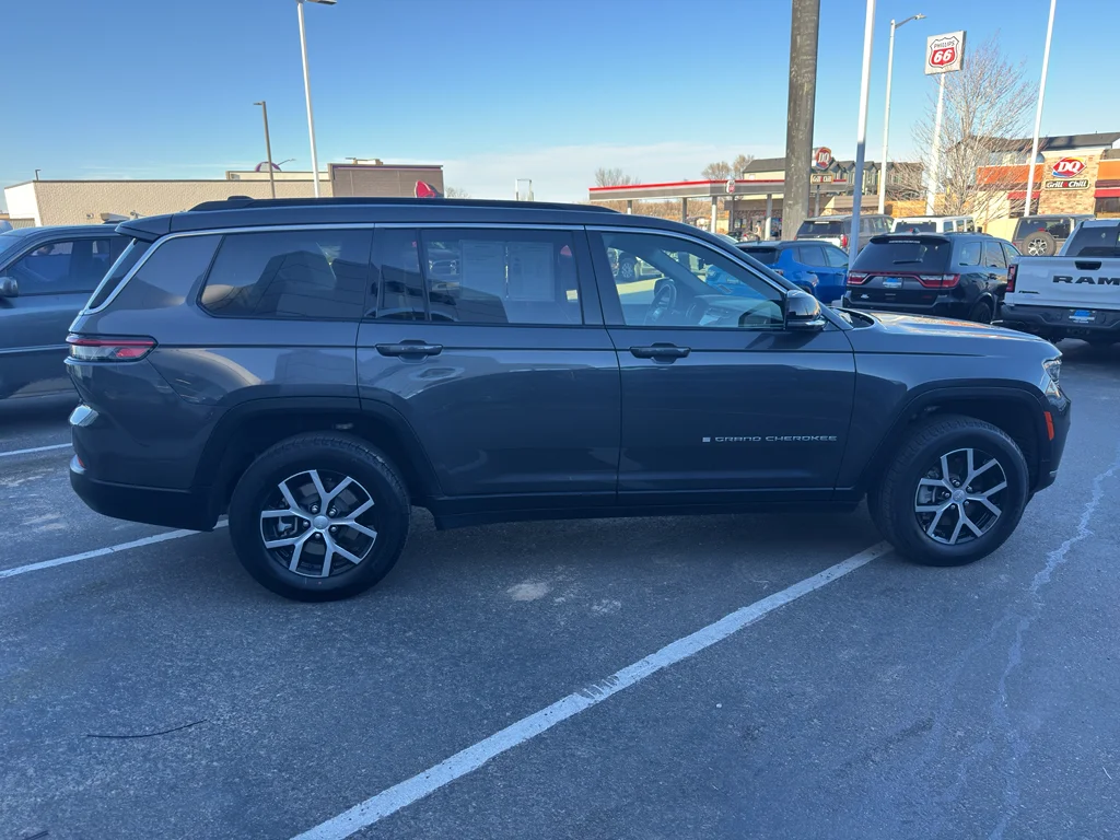 Used 2025 Baltic Gray Metallic Clearcoat Jeep Limited image 6