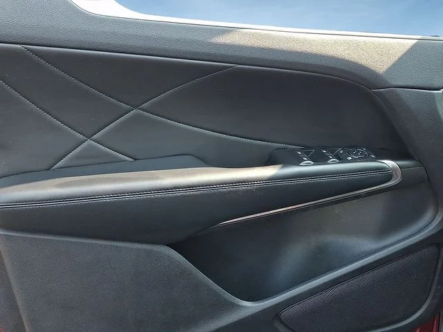 Used 2019 Red Lincoln Reserve image 12