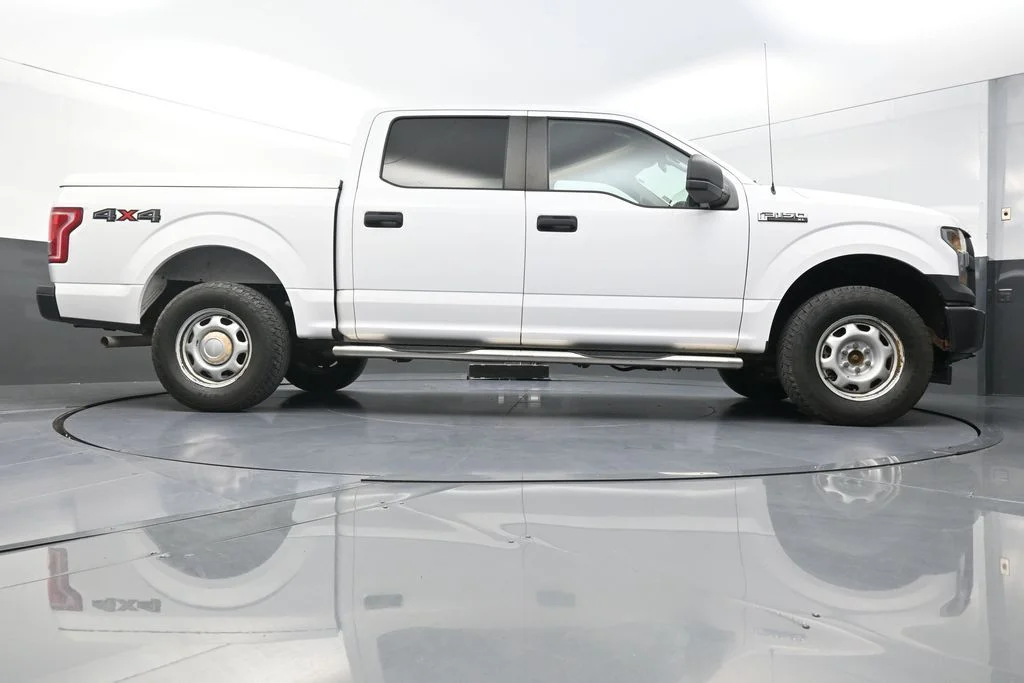 Used 2017 White Ford XL image 29