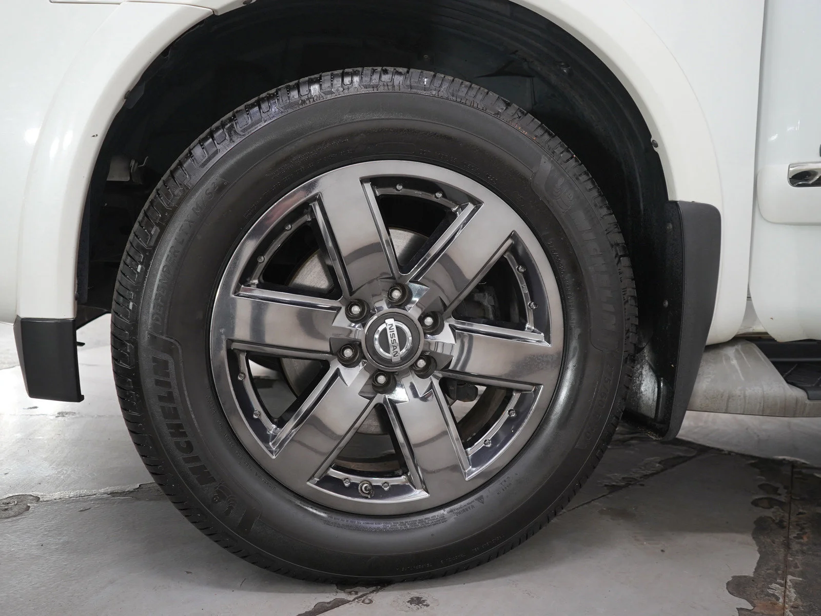Used 2014 Pearl White Nissan Platinum image 36
