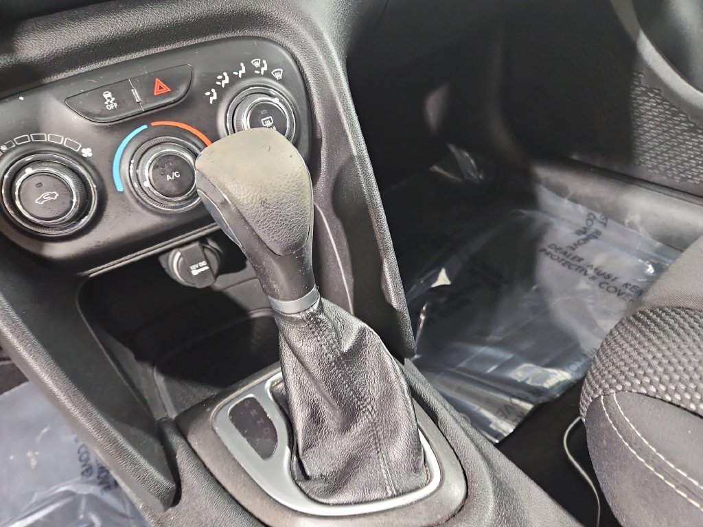Used 2015 Granite Crystal Metallic Clearcoat Dodge SXT image 21