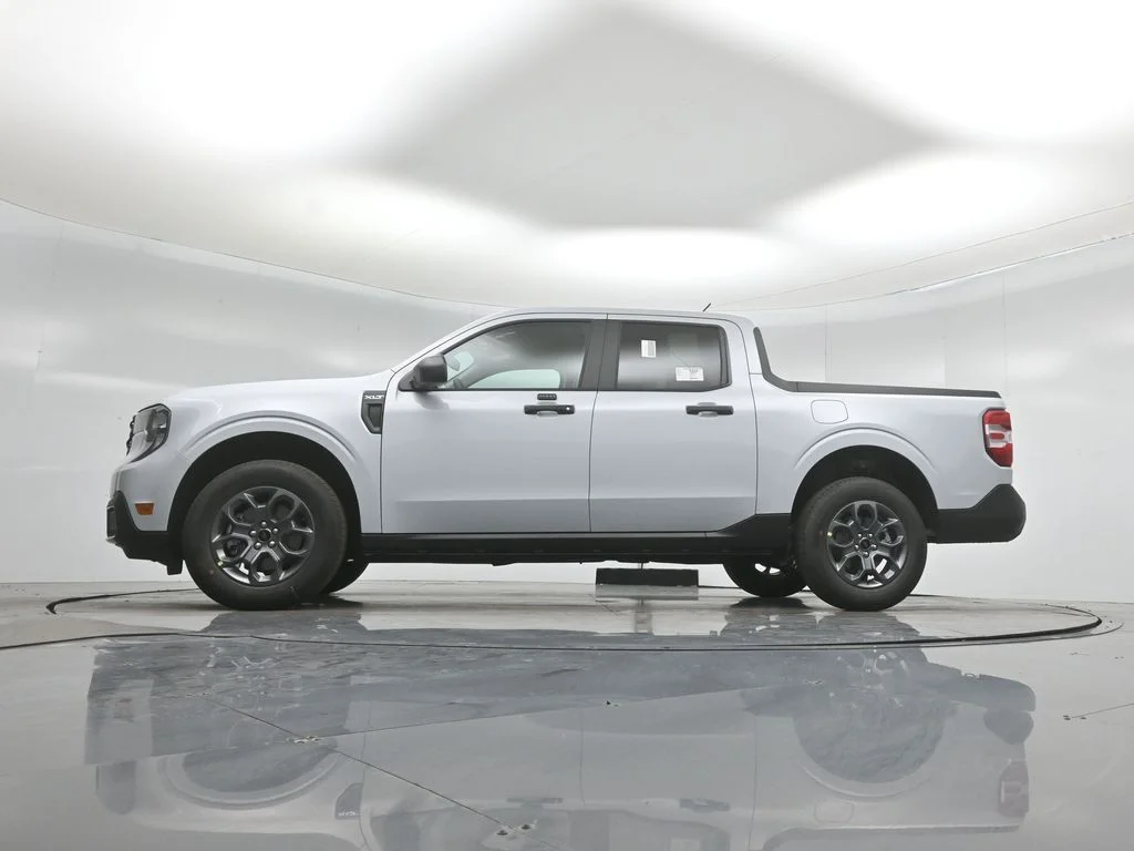 New 2026 Space White Metallic Ford XLT image 44
