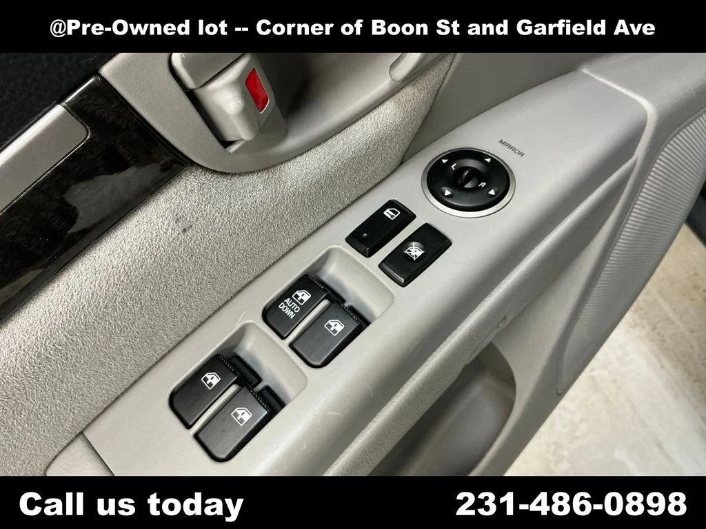 Used 2009 Silver Hyundai GLS image 16