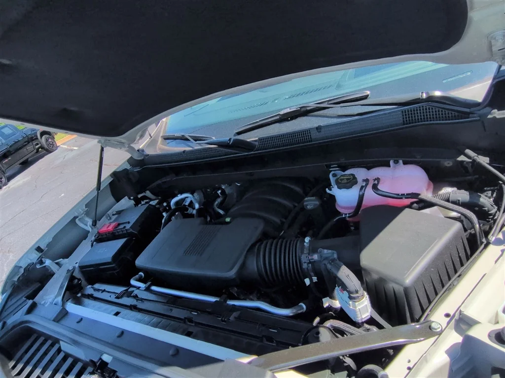Used 2026 White Sands Chevrolet High Country image 31