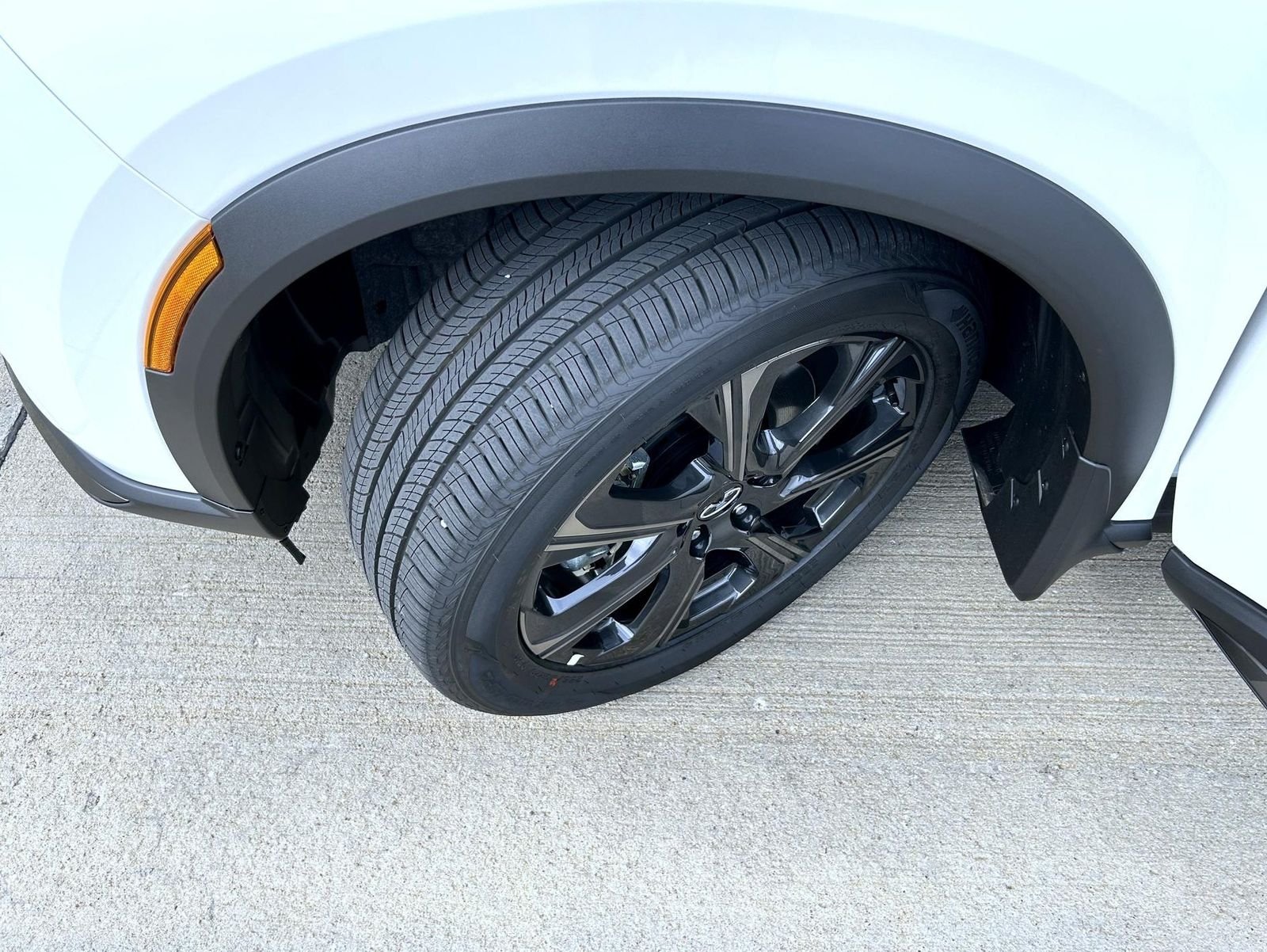 New 2027 2T RAD WHT INFINITI Autograph AWD image 25