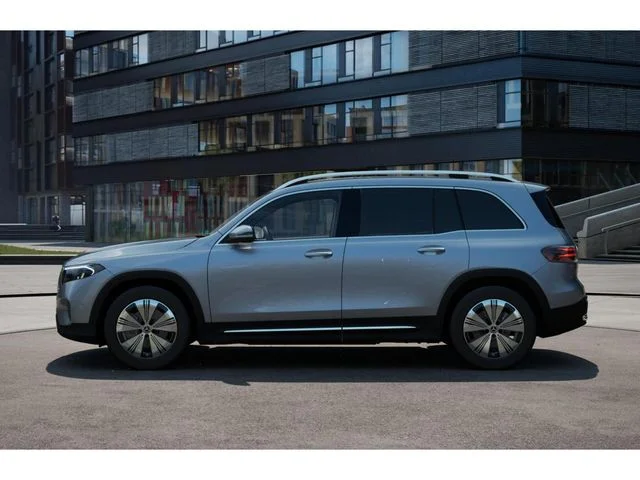 Used 2025 Silver Mercedes-Benz 250+ image 36