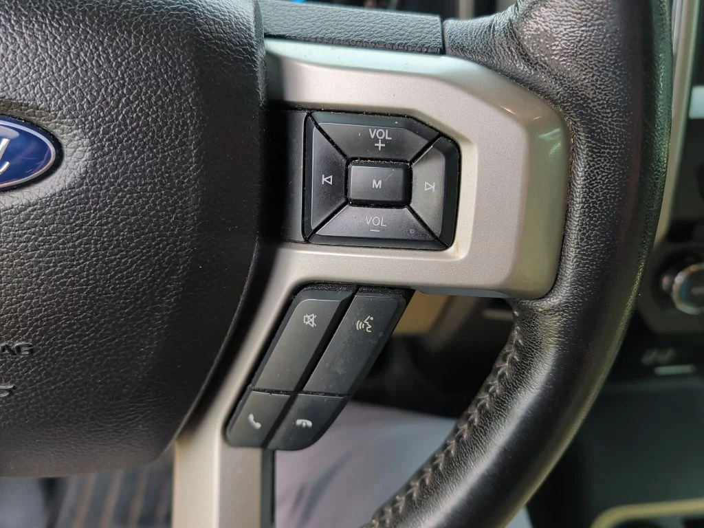 Used 2017  Ford Lariat image 4