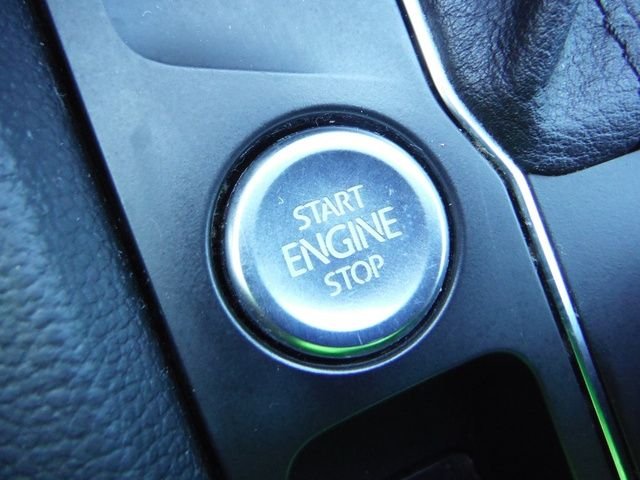Used 2019 White Volkswagen 3.6L V6 SE image 19