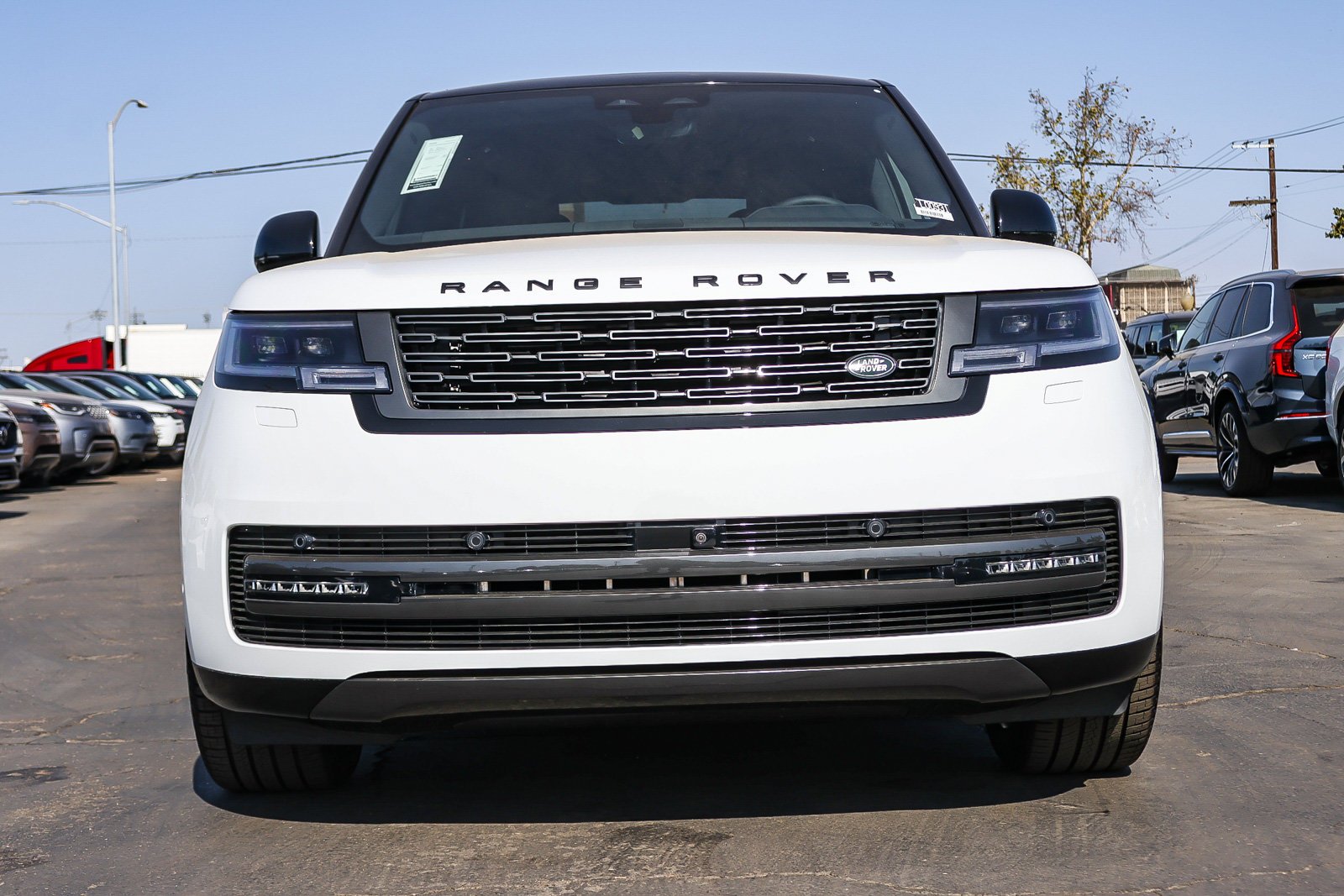 New 2026 Fuji White Land Rover SE image 2