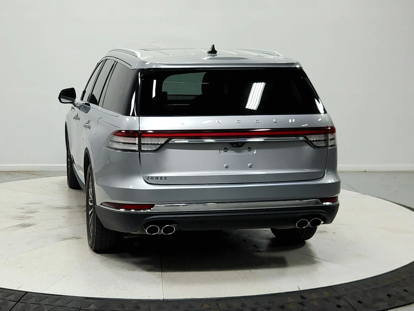 Used 2021 Silver Lincoln Reserve image 7