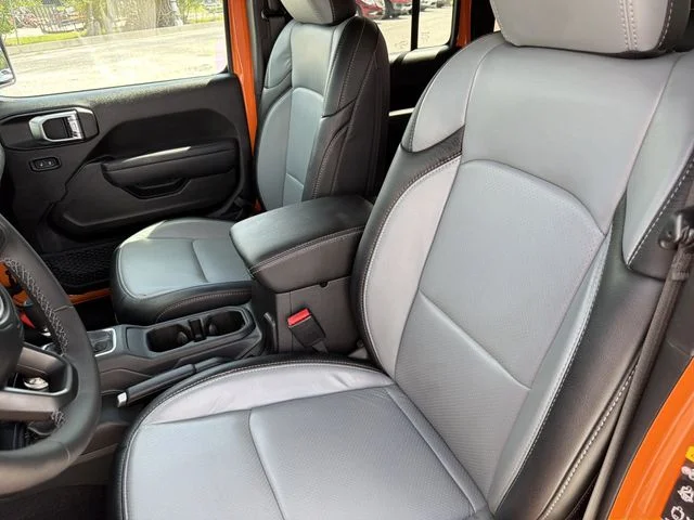 Used 2025 Orange Jeep Sport S image 18