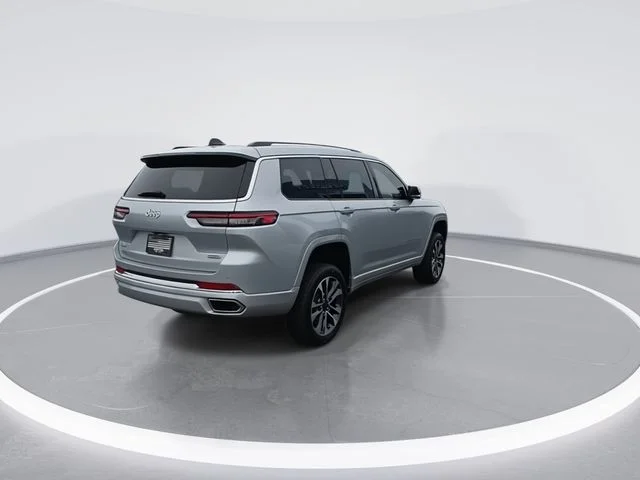 Used 2024 Silver Jeep Overland image 8