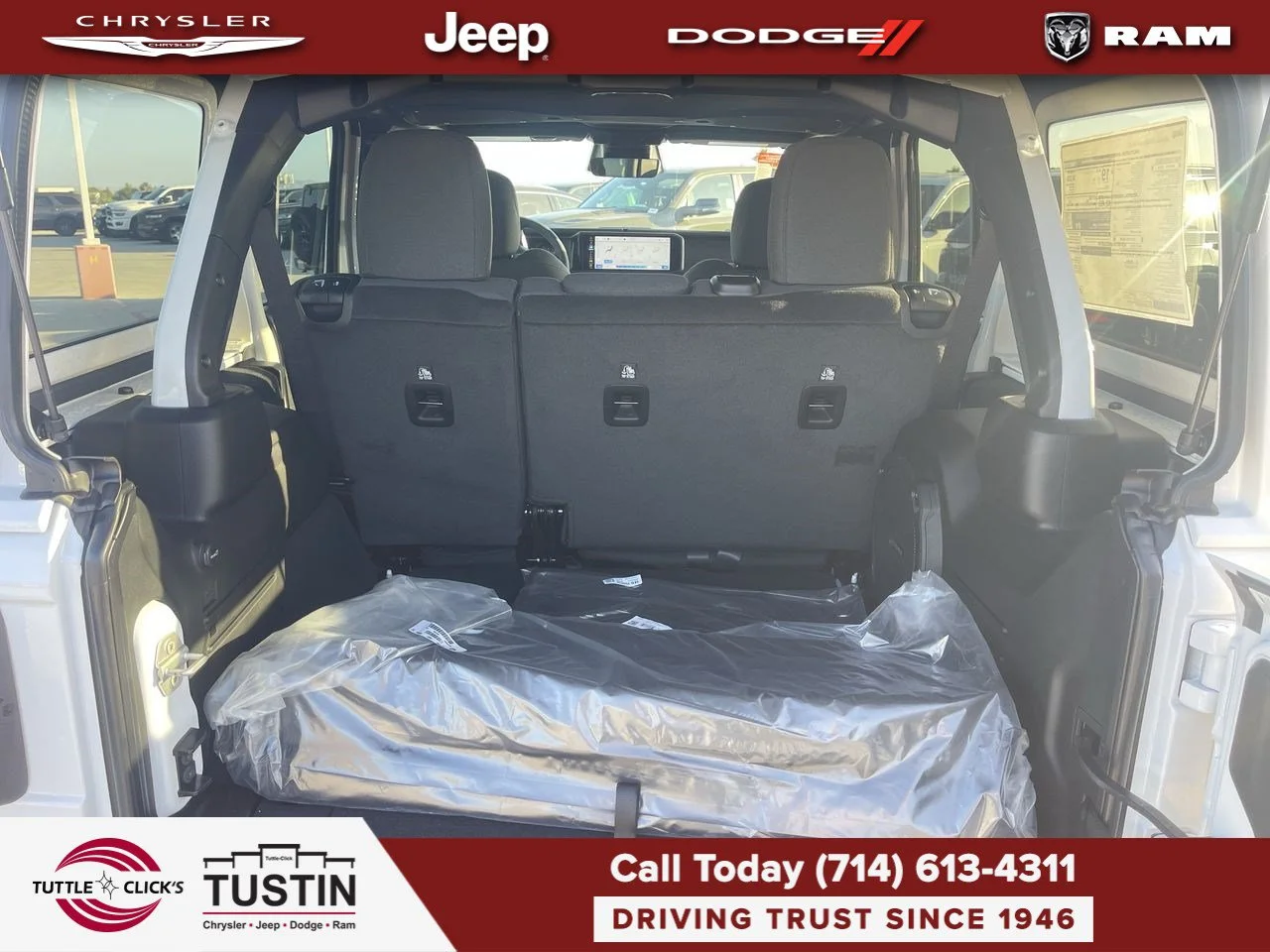 New 2027 Bright White Clear-Coat Paint Jeep Rubicon image 33