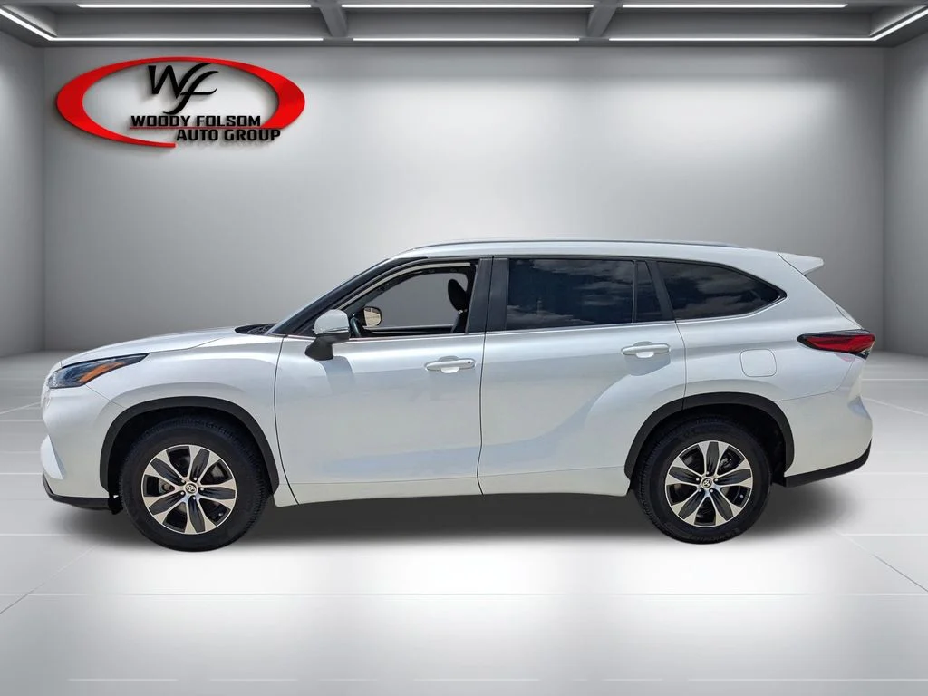 Used 2023 Beige Toyota XLE image 7