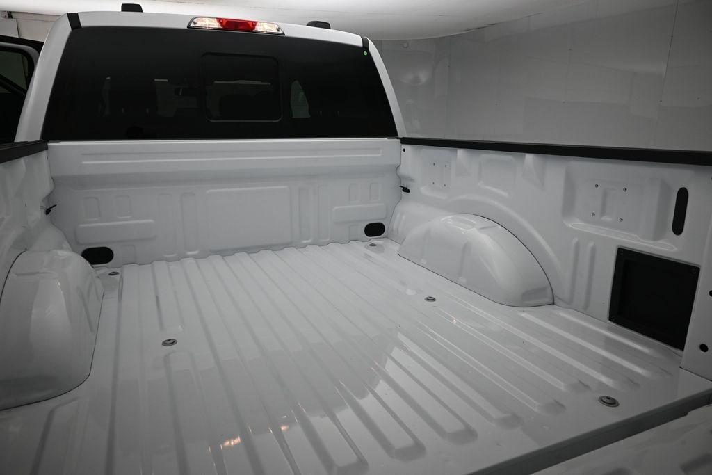 New 2026 Oxford White Ford XLT image 8