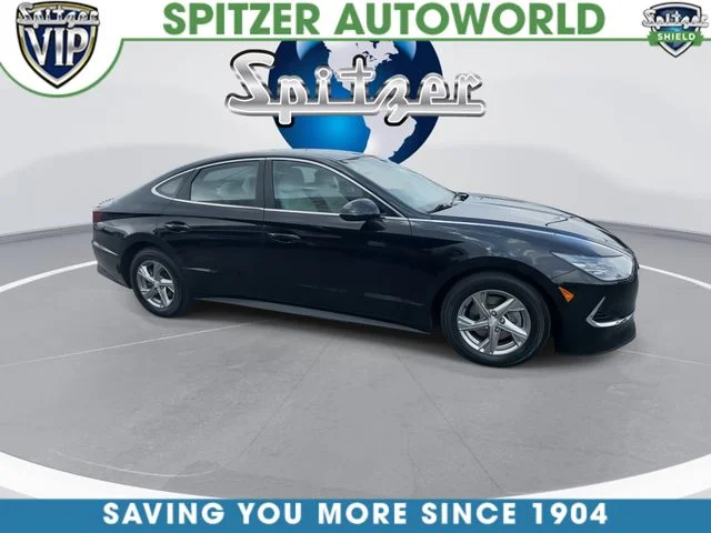 Used 2023 Black Hyundai SE image 10