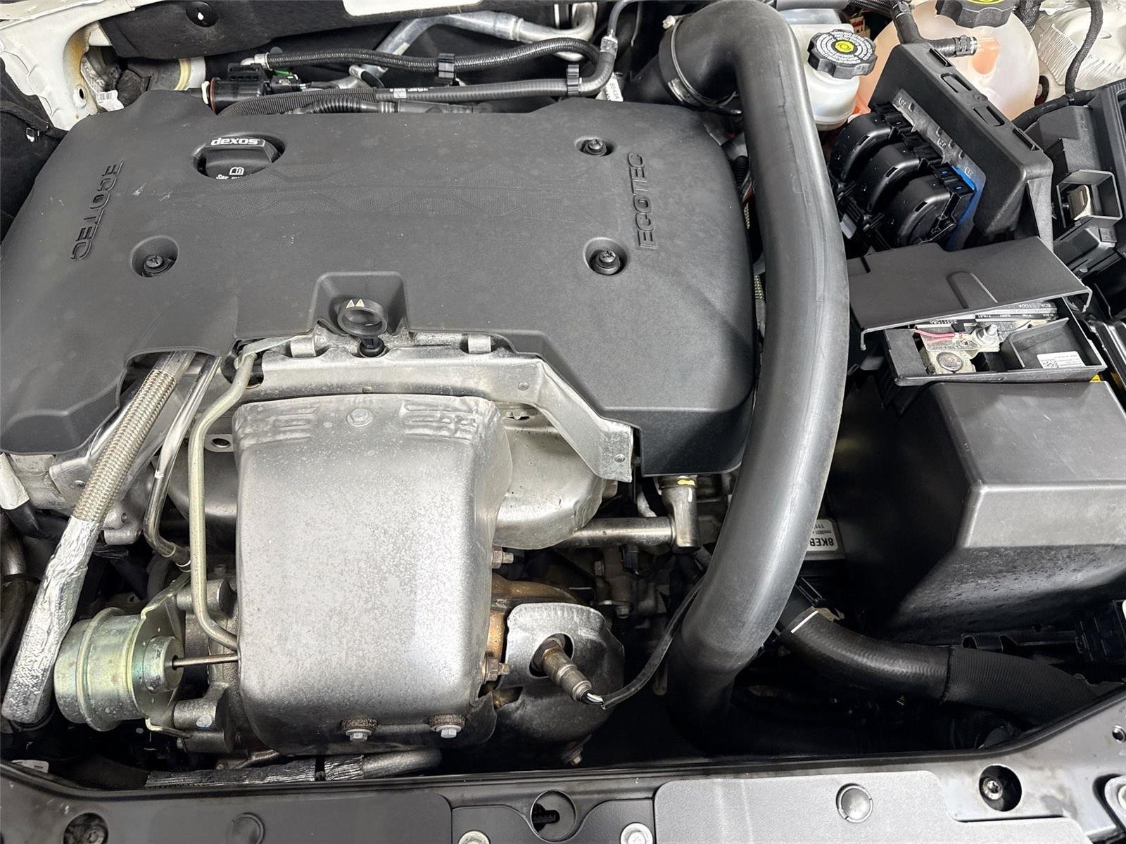 Used 2018 White Frost Tricoat Buick Essence image 45