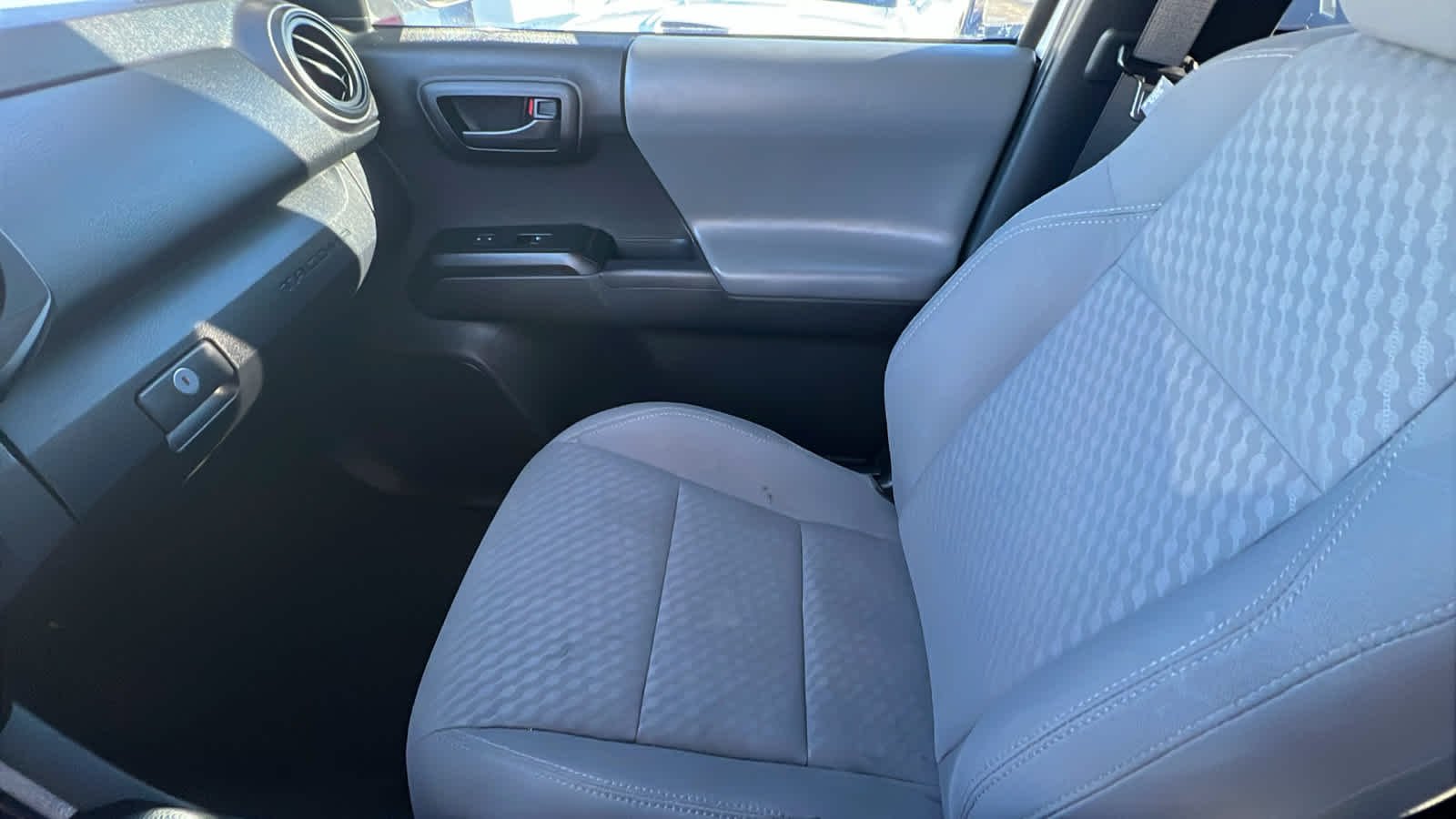 Used 2022 White Toyota SR image 12