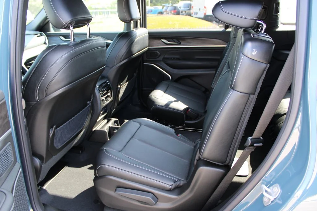 New 2026 Steel Blue Exterior Paint Jeep Limited Reserve image 18