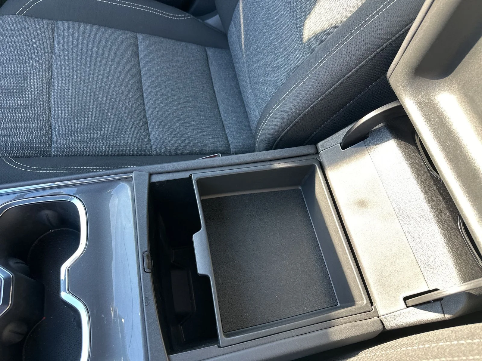 Used 2025 White GMC Elevation image 51