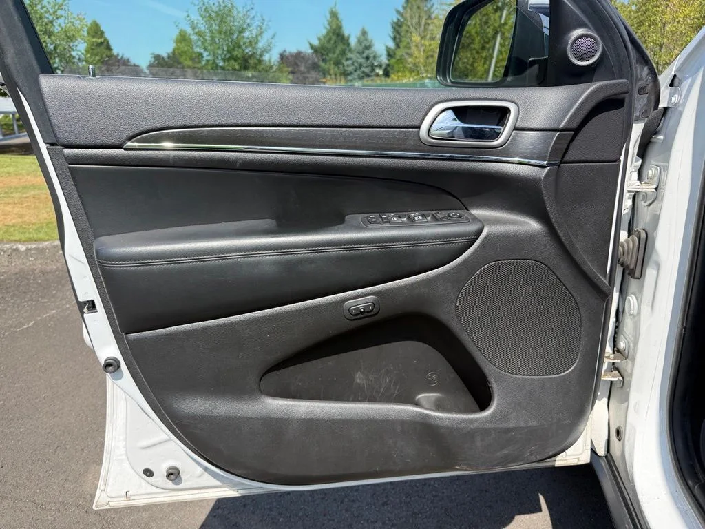 Used 2018 Bright White Clearcoat Jeep Limited image 18