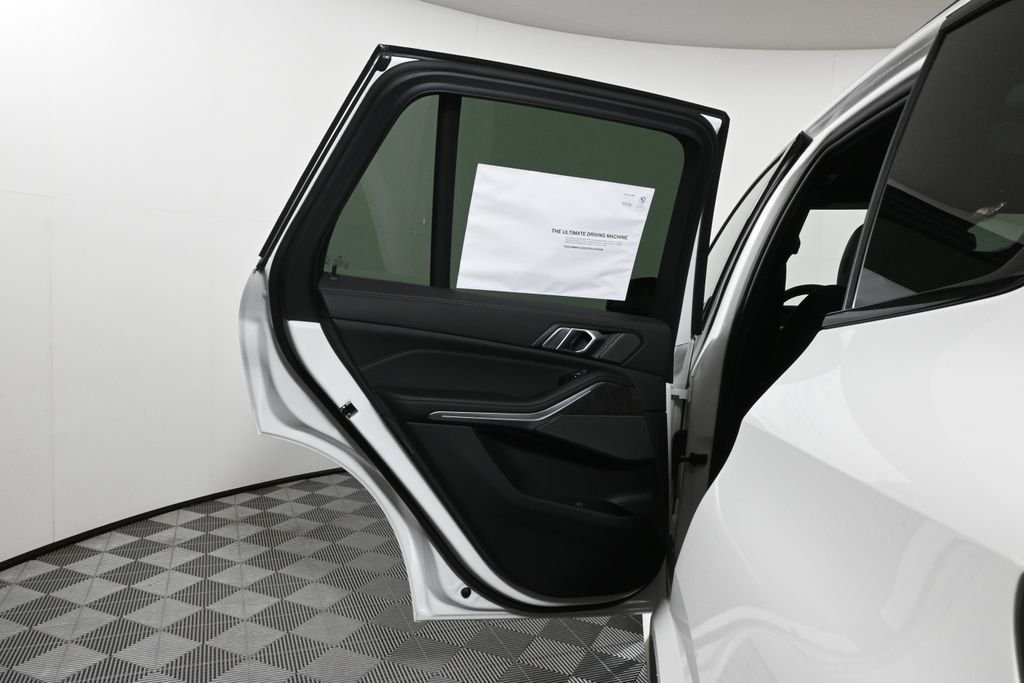 Used 2026 White BMW xDrive40i image 32