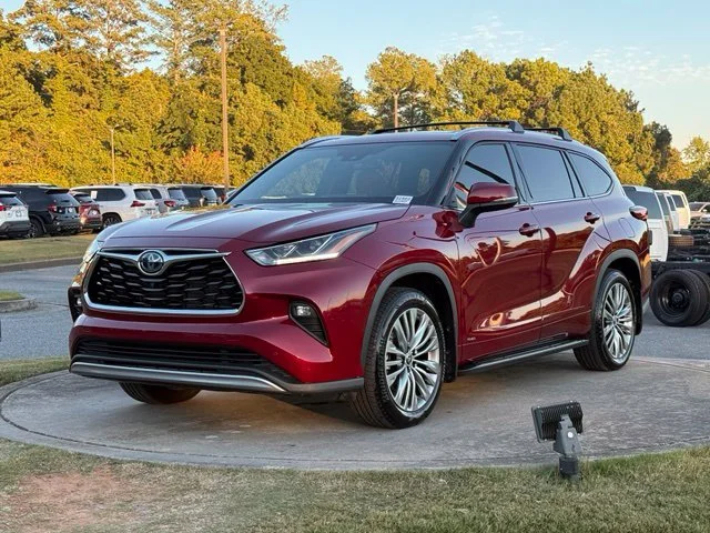 Used 2022 Red Toyota Platinum image 3