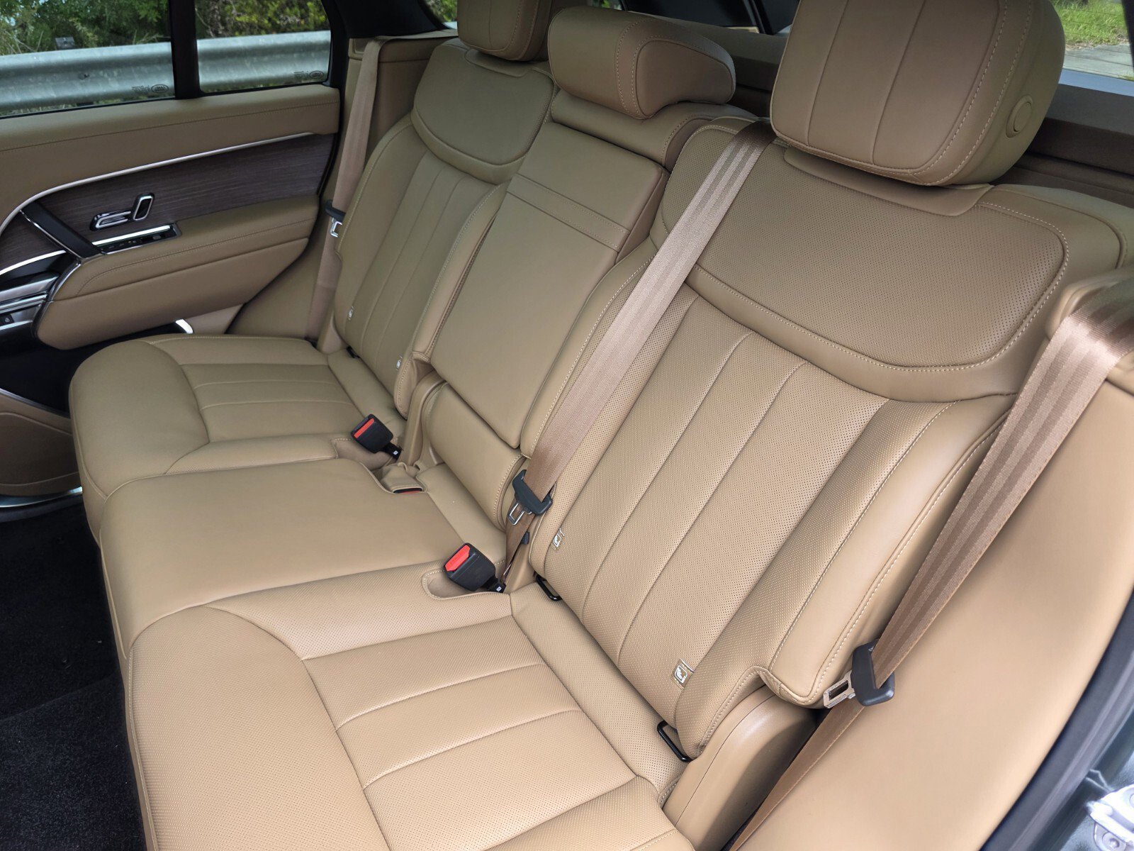 New 2026 Belgravia Green Land Rover SE image 16