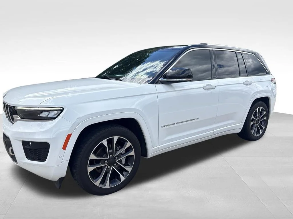 Used 2022 White Jeep Overland image 15