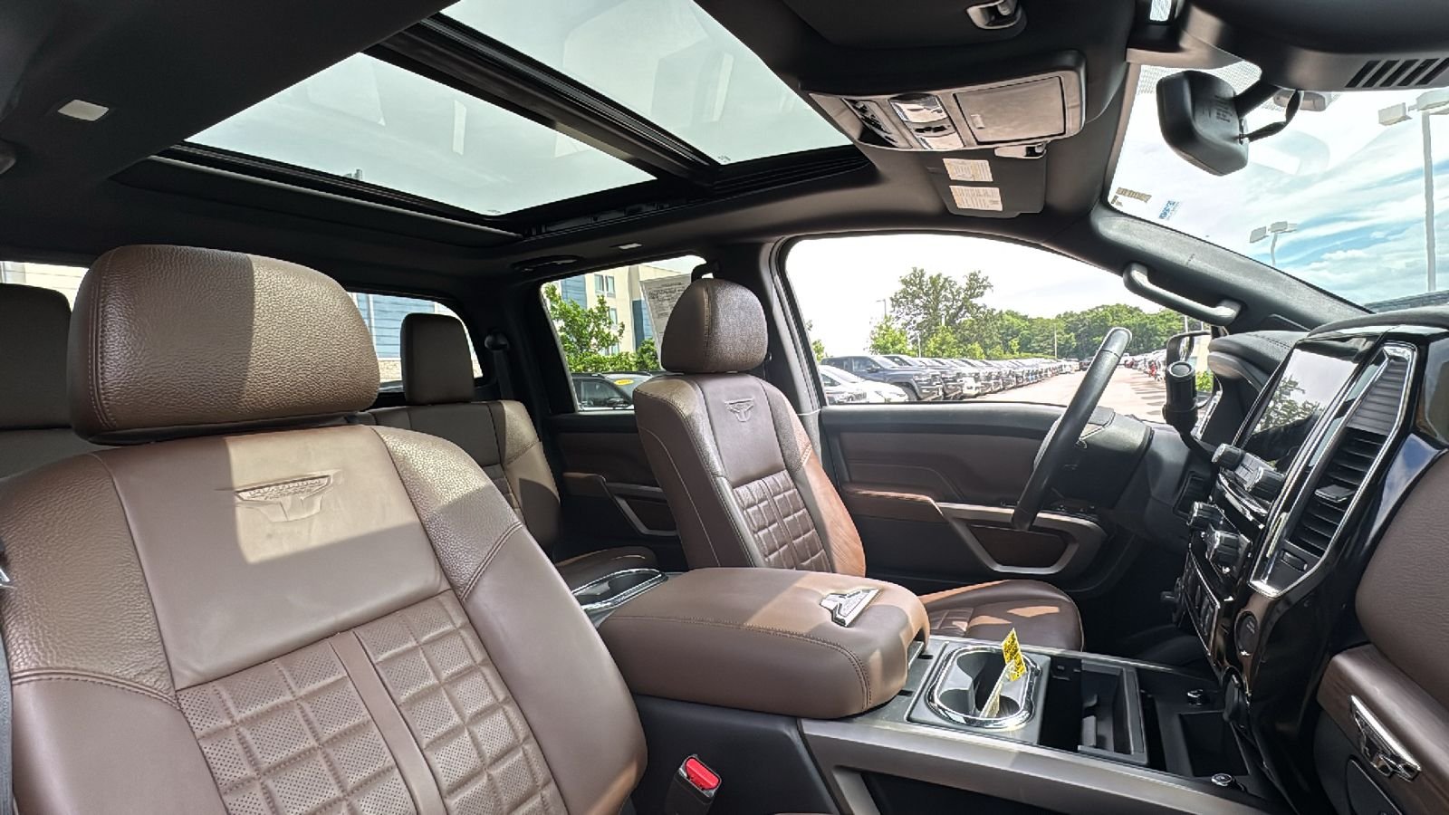 Used 2022 White Nissan Platinum Reserve image 19