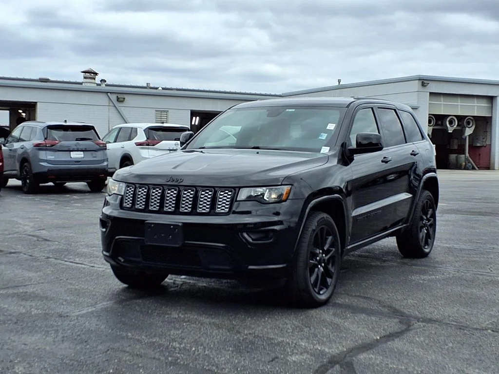 Used 2018 Jeep Grand Cherokee Altitude with VIN 1C4RJFAG8JC264506 for sale in Kansas City