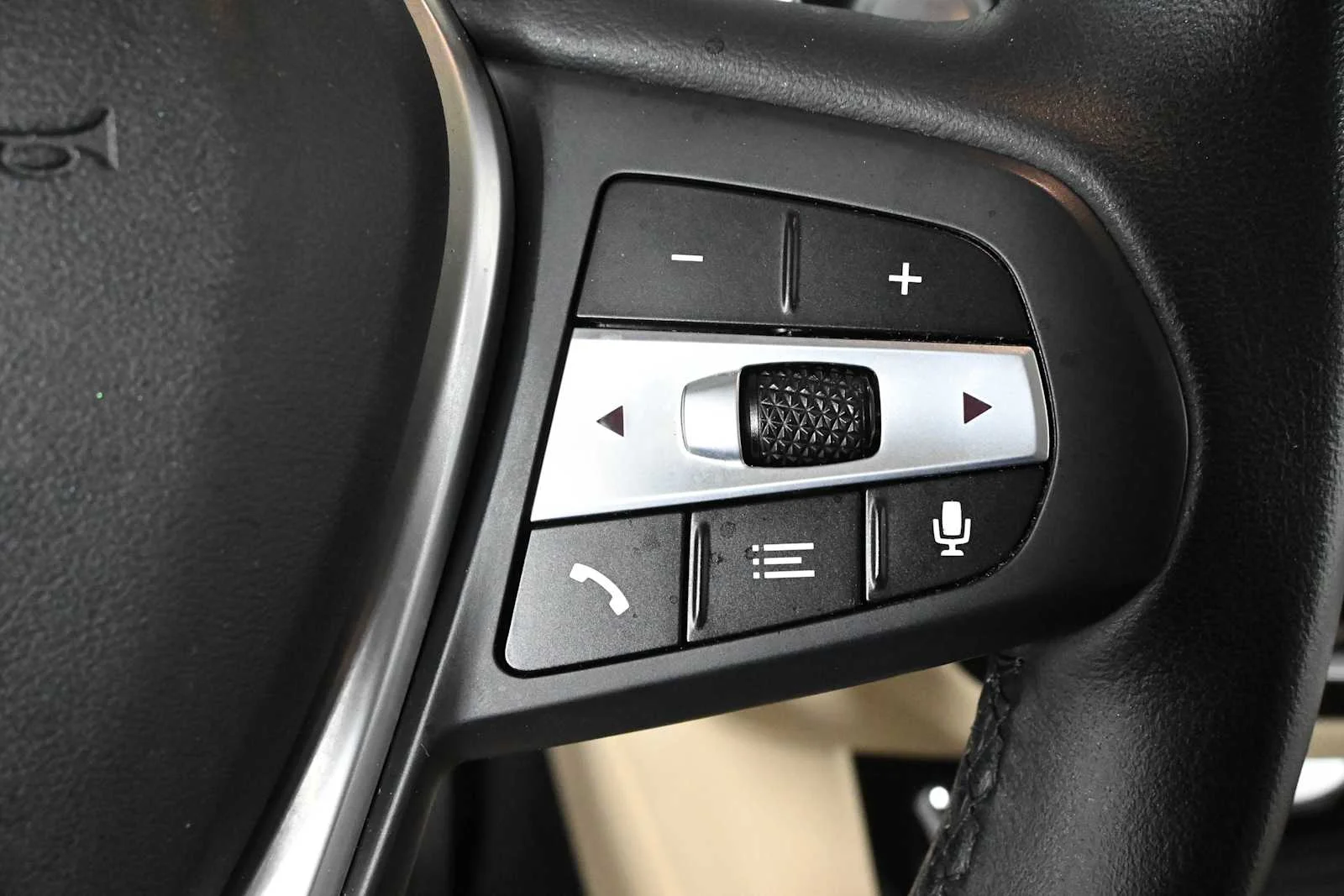 Used 2020 Mineral White Metallic BMW sDrive30i image 26