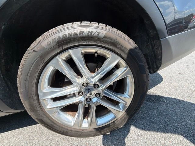Used 2017  Ford Limited image 34