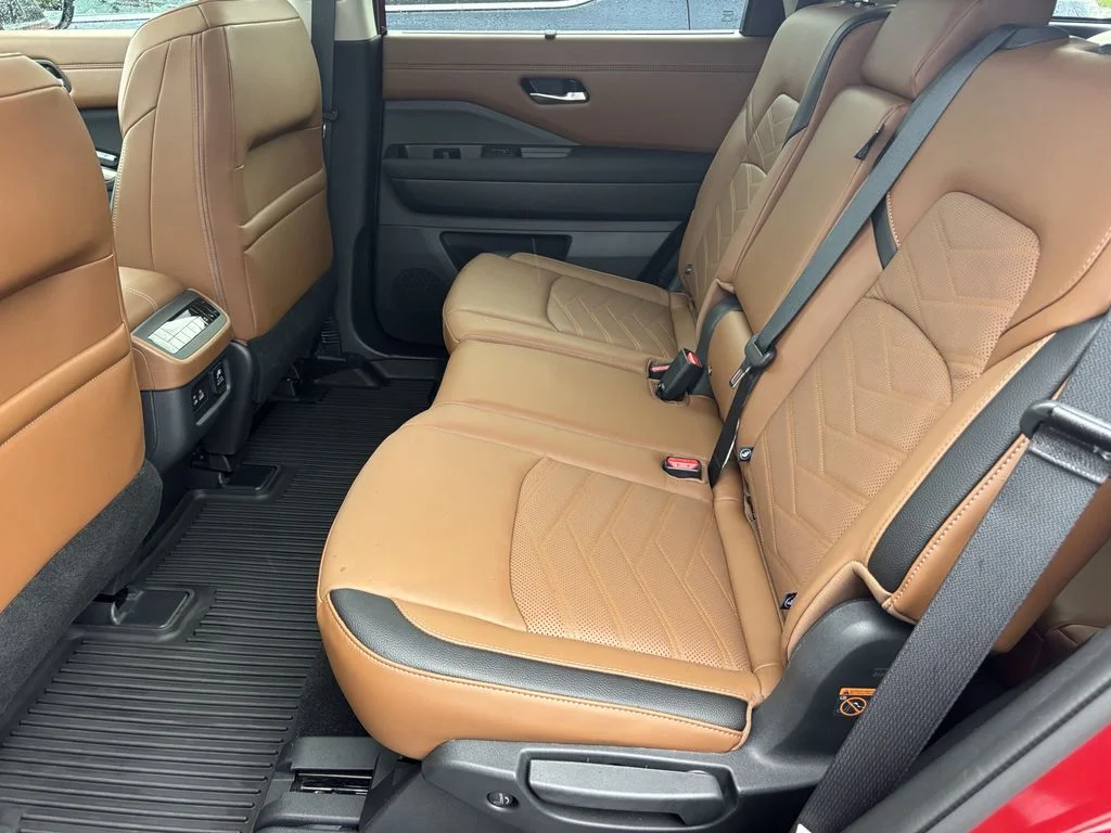 Used 2025 Red Nissan Platinum image 18
