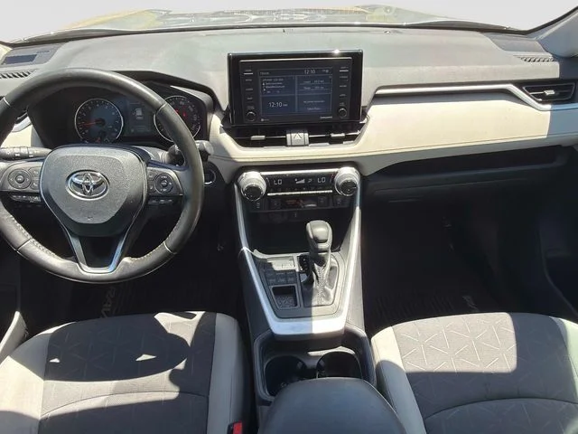 Used 2020 Silver Toyota XLE image 15