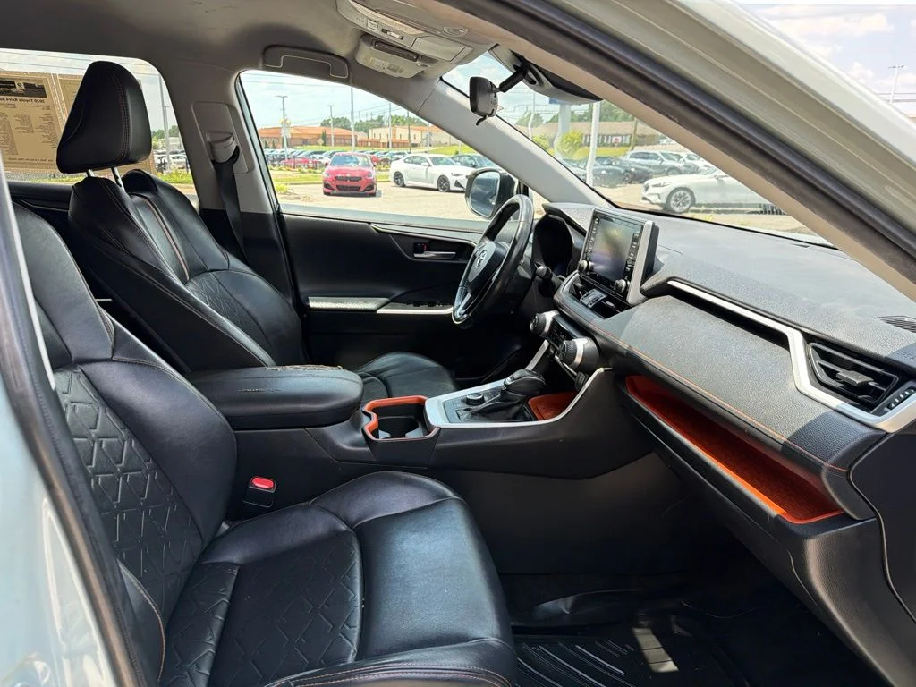 Used 2020  Toyota Adventure image 26