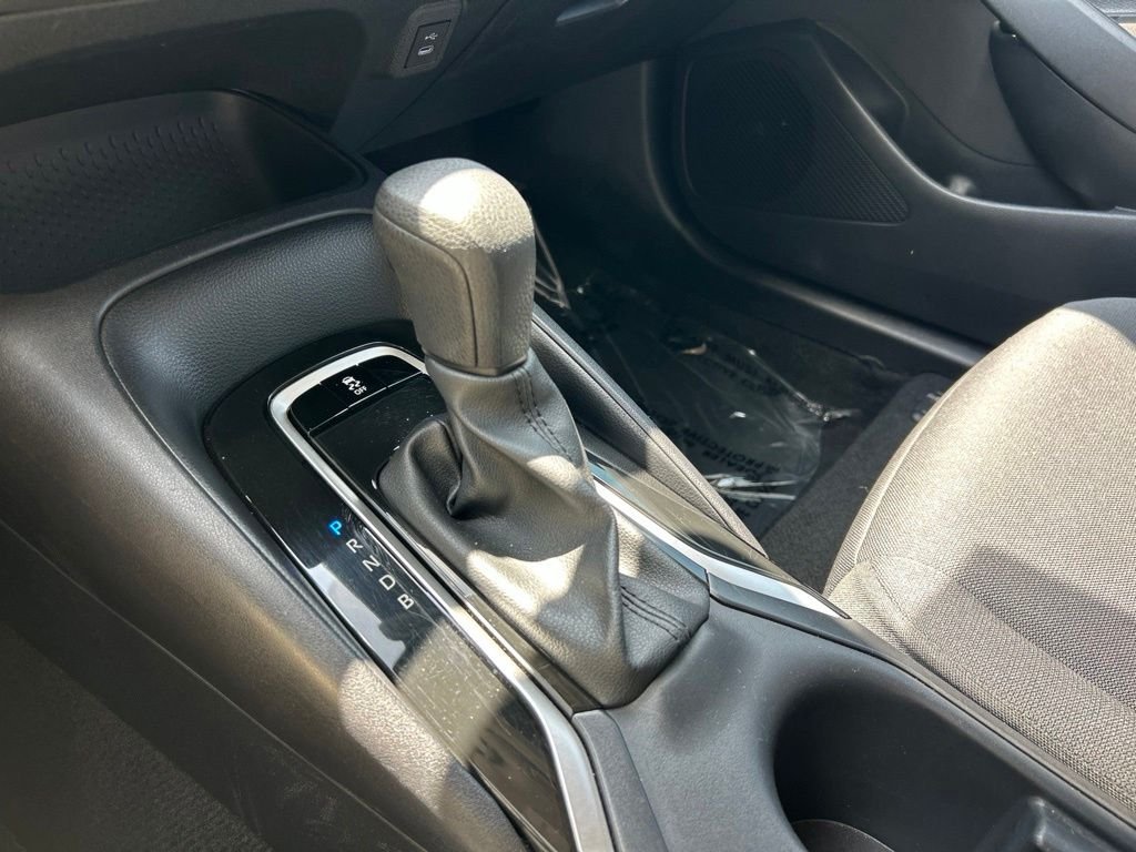 Used 2025 White Toyota LE image 34