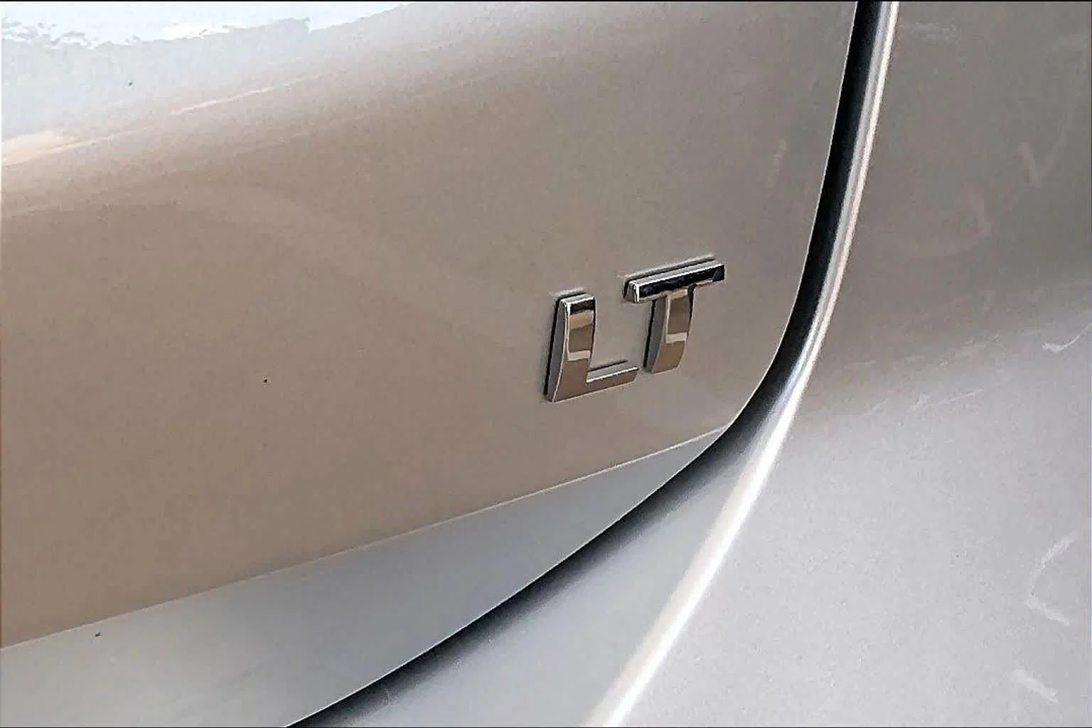 Used 2021 Silver Ice Metallic Chevrolet LT image 10