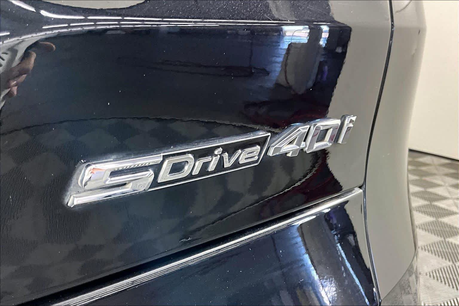 Used 2024 Black Sapphire Metallic BMW sDrive40i image 10