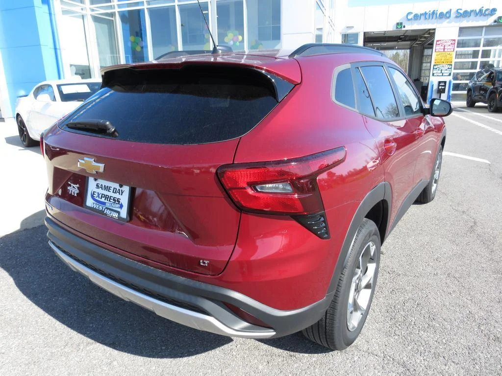 Used 2024 Crimson Chevrolet LT image 6