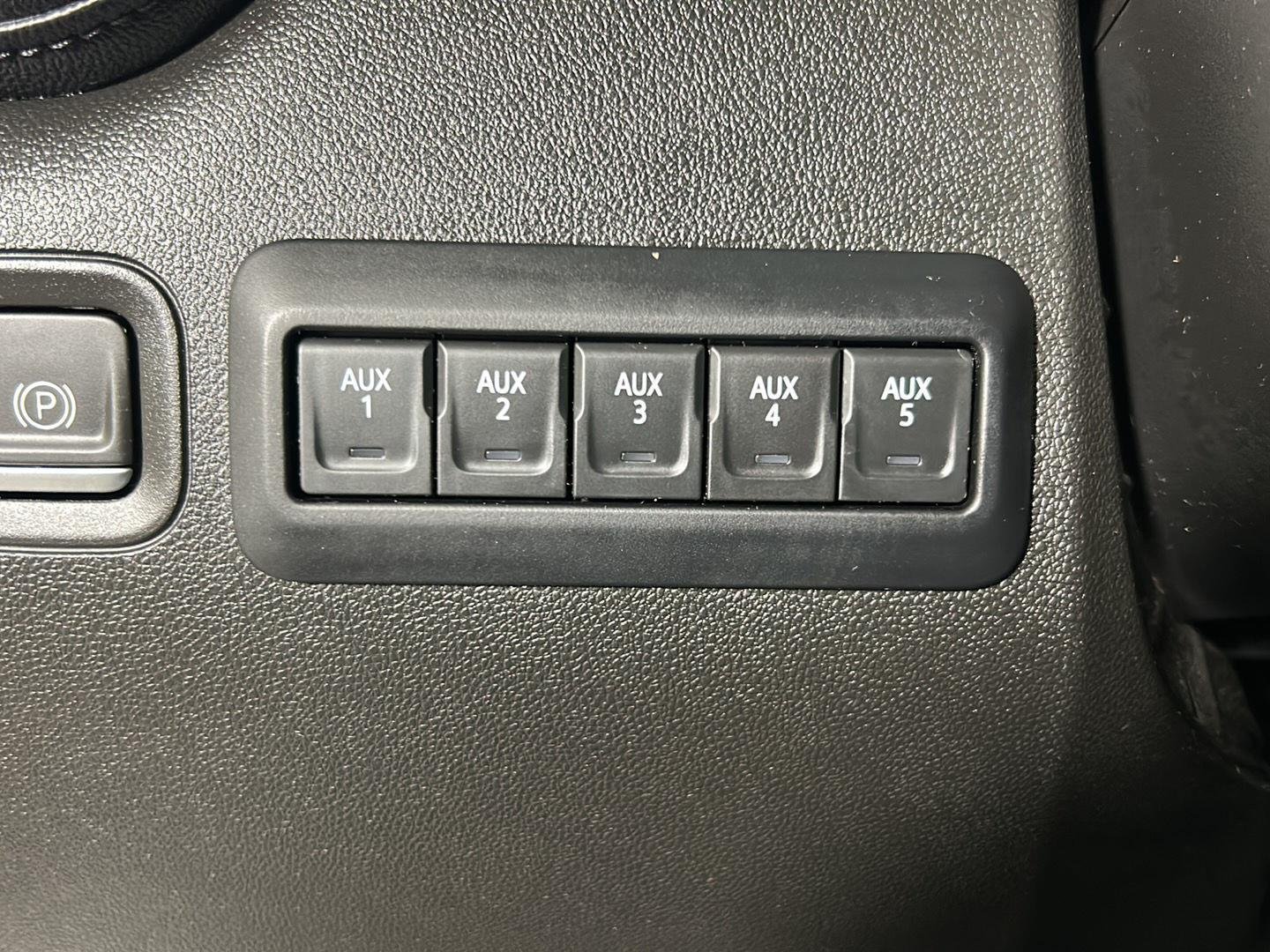 Used 2022 Summit White GMC SLE image 20