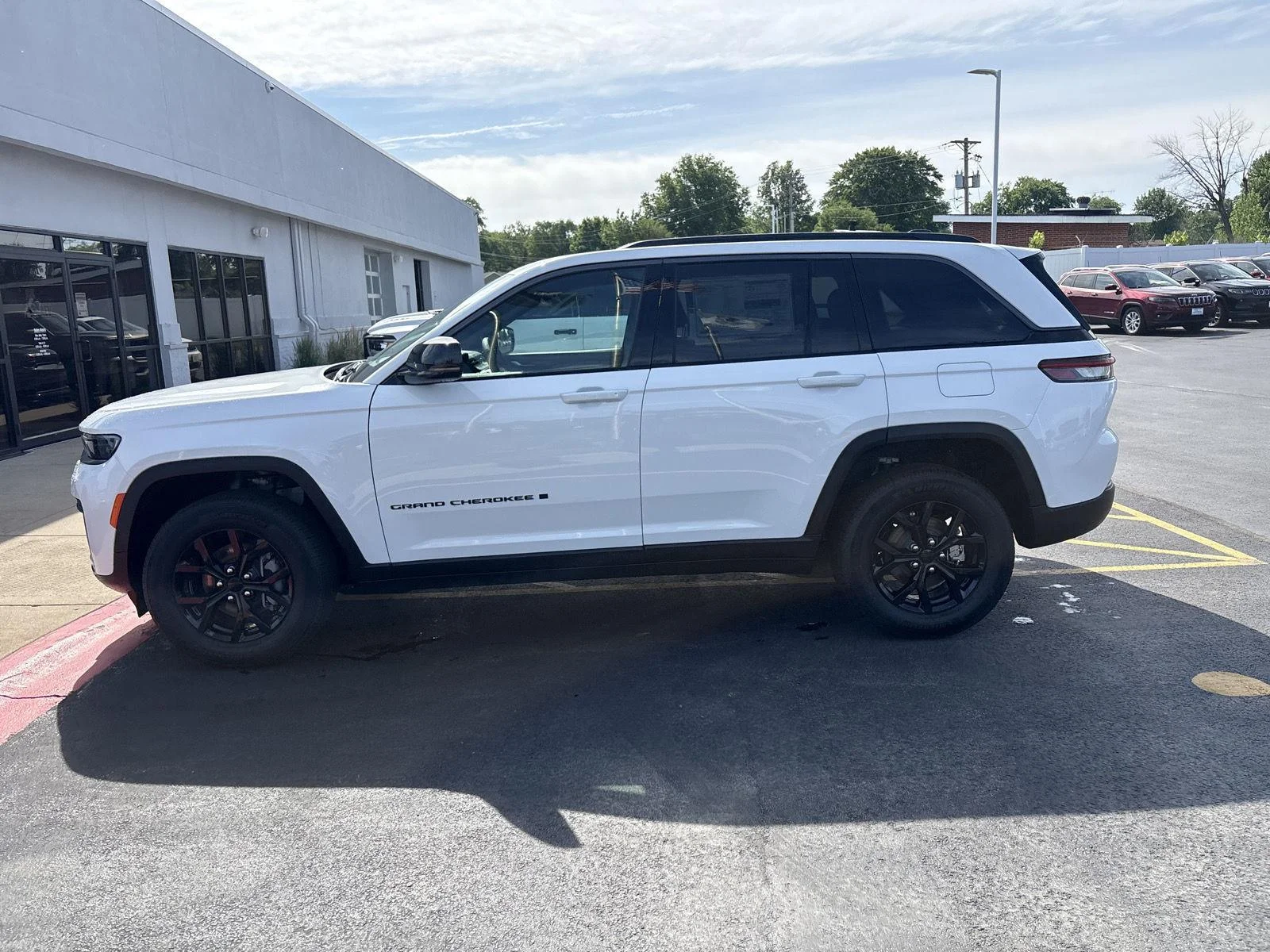 New 2026 Bright White Clearcoat Jeep Laredo Altitude image 8