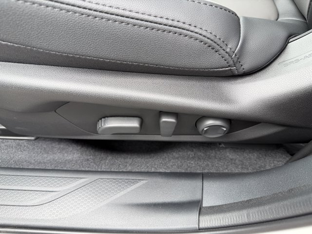 New 2026 CRYSTAL WHITE PEARL Subaru Premium image 13