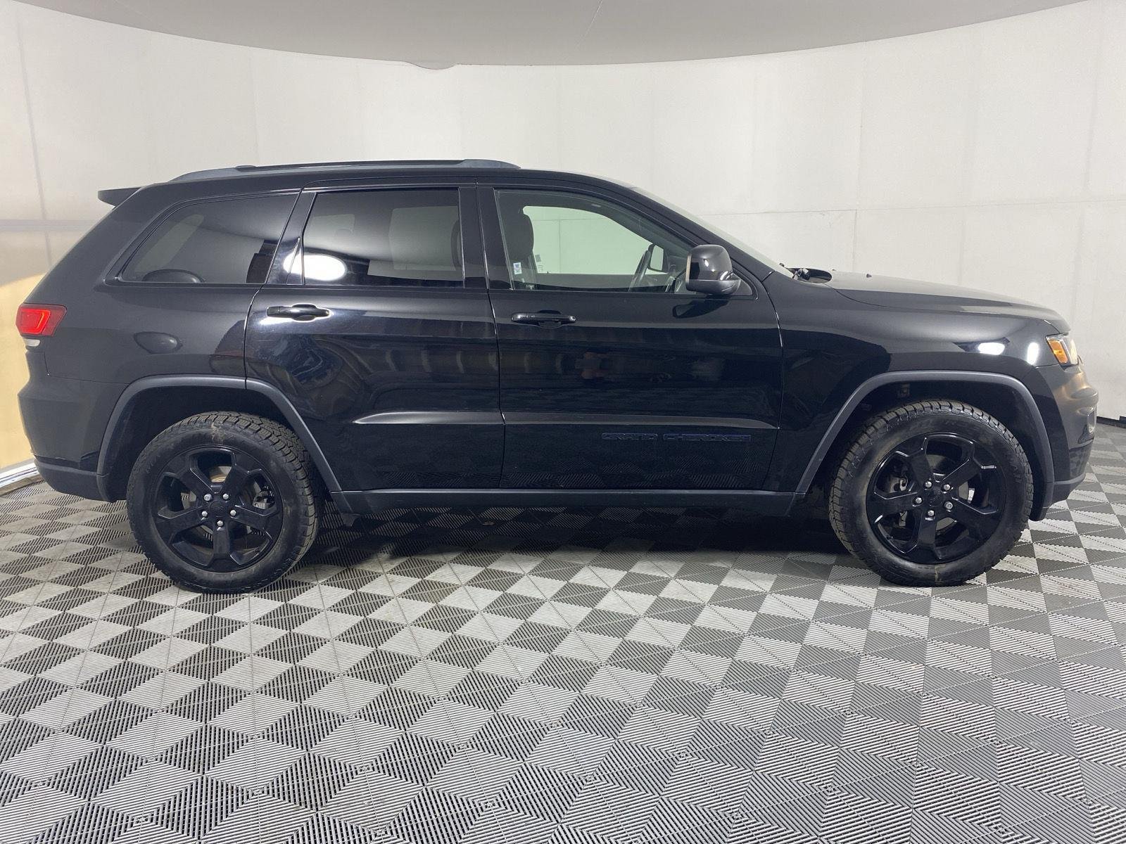Used 2019 Diamond Black Crystal Pearlcoat Jeep Upland image 4