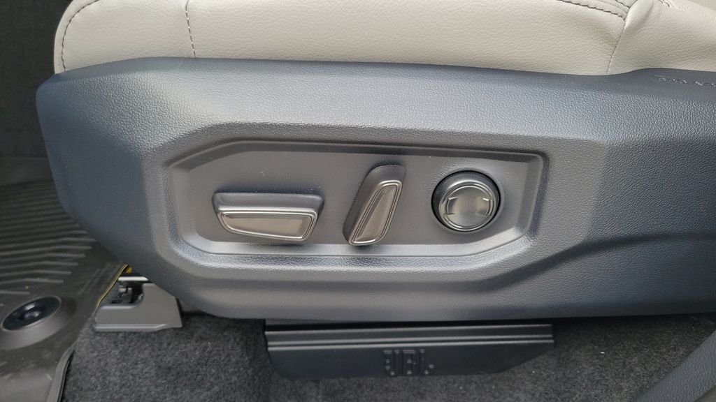 2026 Toyota Tundra Limited - Photo 16