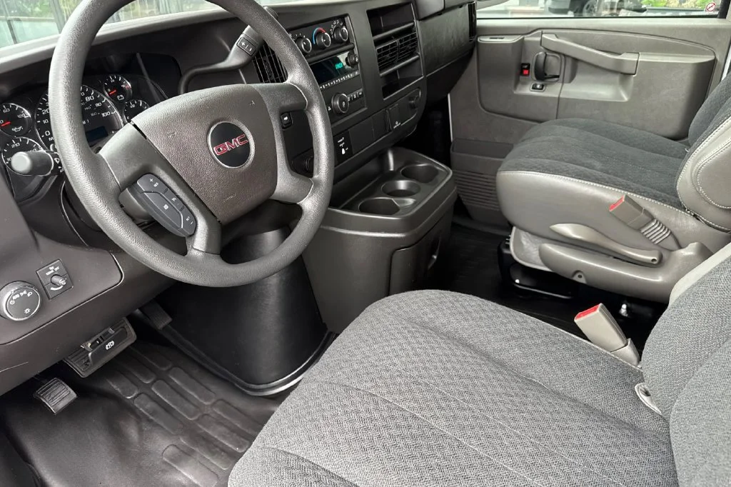 2025 GMC Savana Cargo Work Van - Photo 10